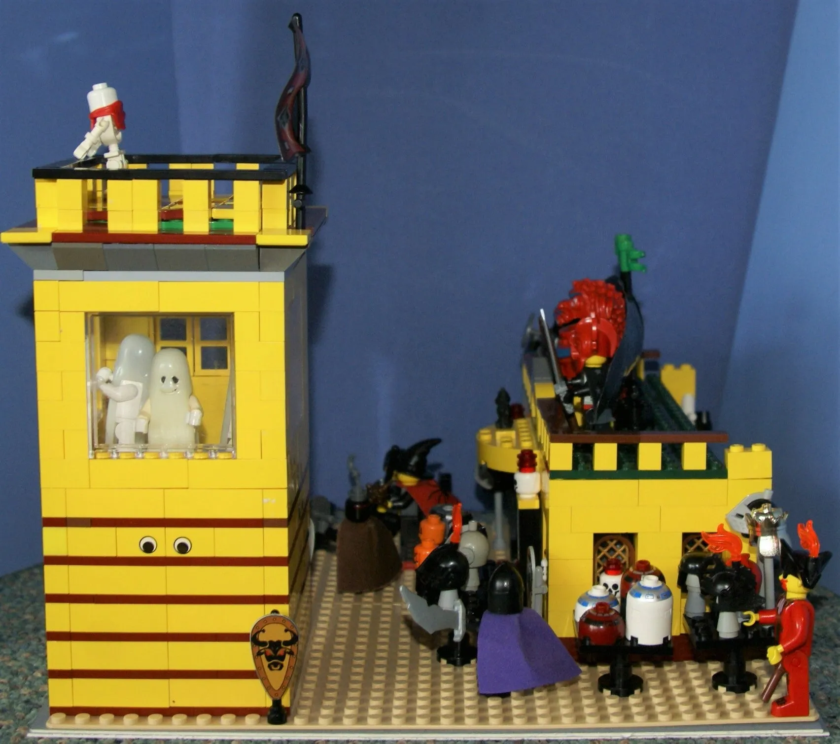 CUSTOM LEGO KIT HALLOWEEN SET: HAUNTED GHOST TOWER, WITCH SHOP, PLAYGROUND, RIDES (1130 pcs). 35 RARE RETIRED MINIFIGURES, 8 ANIMALS: WITCH, GLOW-IN-THE-DARK GHOSTS, HARRY POTTER TEAM, SOLDIERS, SKELETONS, MONSTERS, KNIGHTS ETC...(KIT 14)