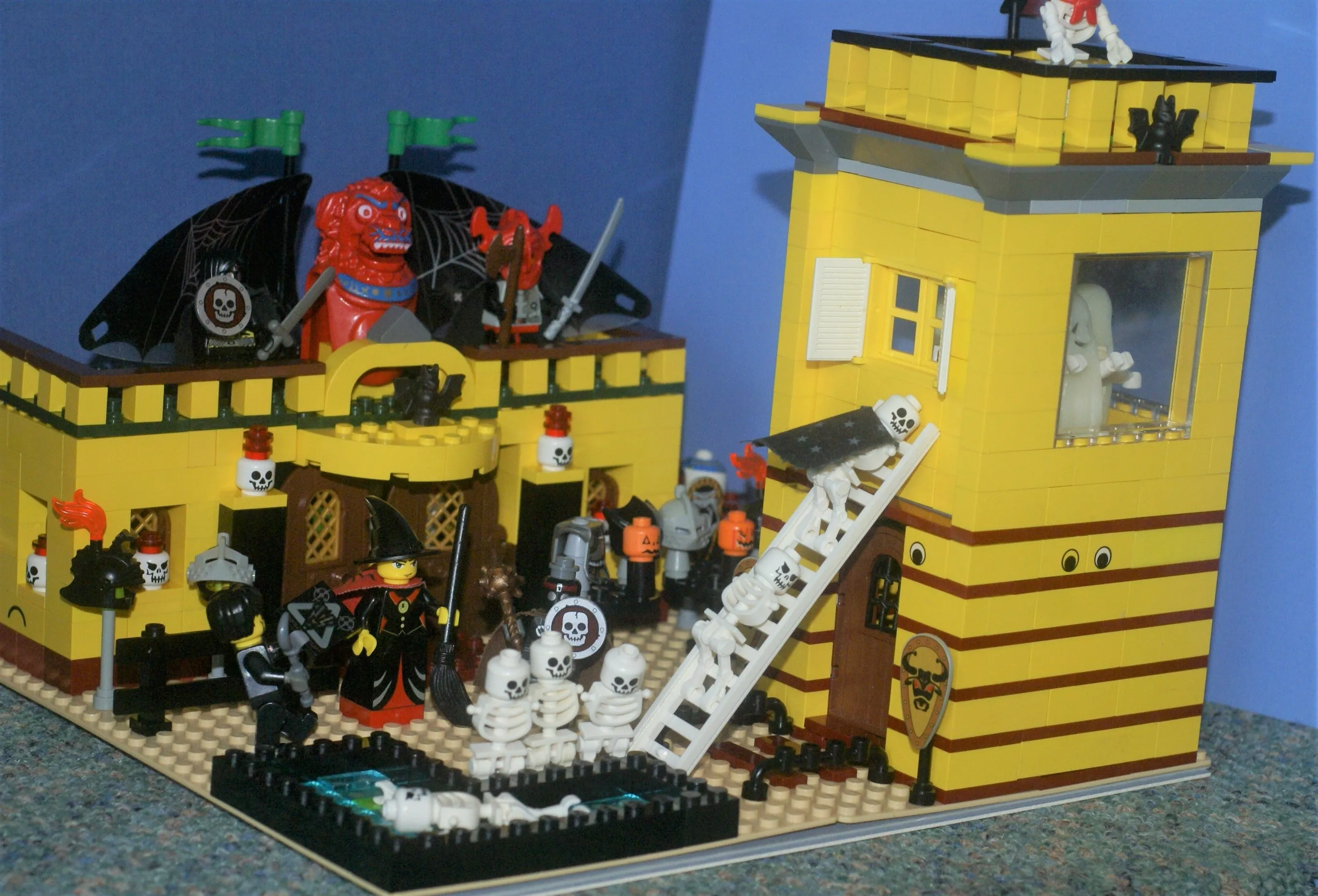 CUSTOM LEGO KIT HALLOWEEN SET: HAUNTED GHOST TOWER, WITCH SHOP, PLAYGROUND, RIDES (1130 pcs). 35 RARE RETIRED MINIFIGURES, 8 ANIMALS: WITCH, GLOW-IN-THE-DARK GHOSTS, HARRY POTTER TEAM, SOLDIERS, SKELETONS, MONSTERS, KNIGHTS ETC...(KIT 14)