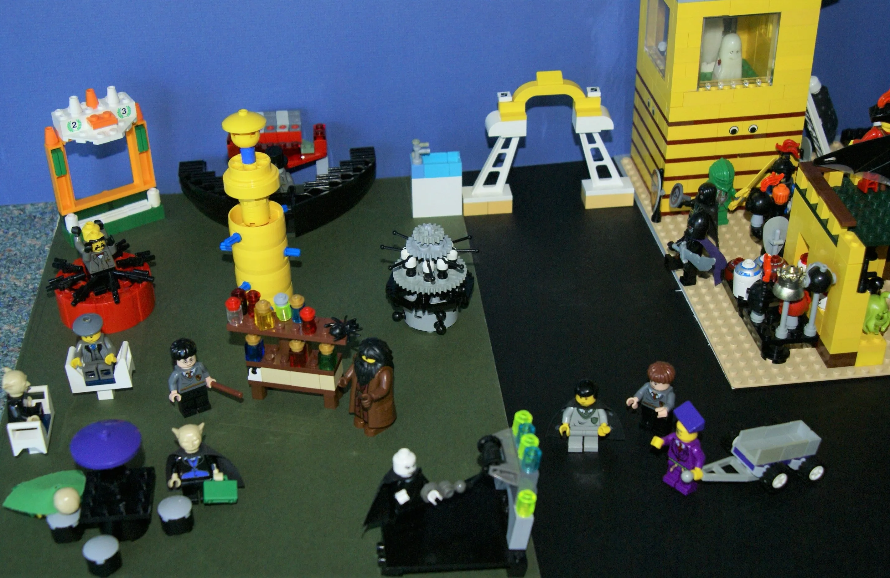 CUSTOM LEGO KIT HALLOWEEN SET: HAUNTED GHOST TOWER, WITCH SHOP, PLAYGROUND, RIDES (1130 pcs). 35 RARE RETIRED MINIFIGURES, 8 ANIMALS: WITCH, GLOW-IN-THE-DARK GHOSTS, HARRY POTTER TEAM, SOLDIERS, SKELETONS, MONSTERS, KNIGHTS ETC...(KIT 14)
