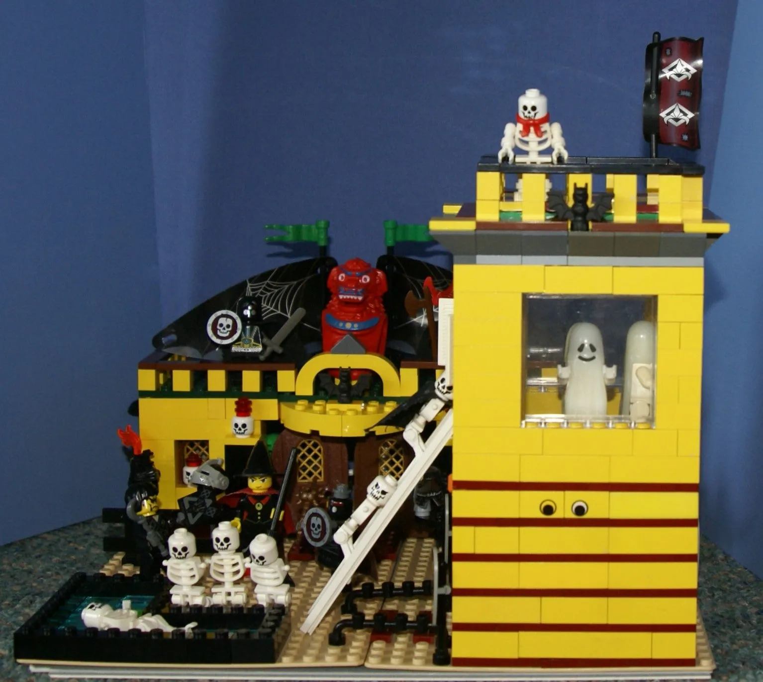CUSTOM LEGO KIT HALLOWEEN SET: HAUNTED GHOST TOWER, WITCH SHOP, PLAYGROUND, RIDES (1130 pcs). 35 RARE RETIRED MINIFIGURES, 8 ANIMALS: WITCH, GLOW-IN-THE-DARK GHOSTS, HARRY POTTER TEAM, SOLDIERS, SKELETONS, MONSTERS, KNIGHTS ETC...(KIT 14)
