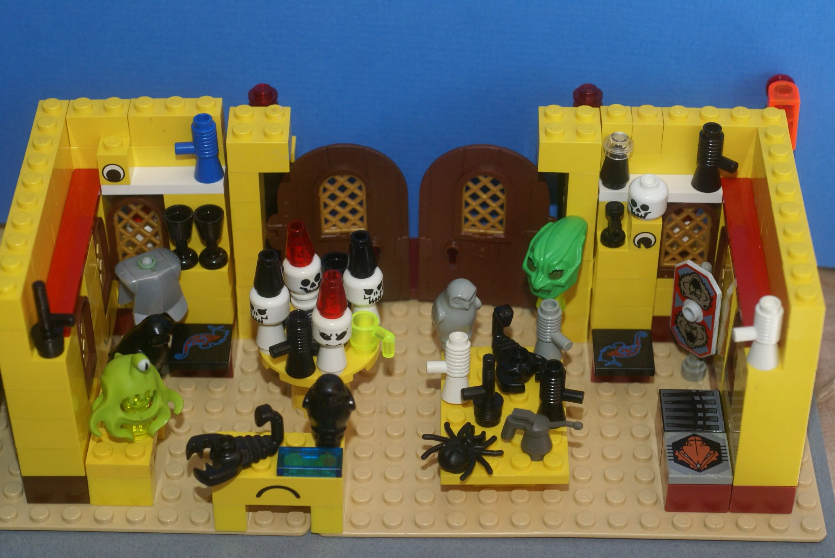CUSTOM LEGO KIT HALLOWEEN SET: HAUNTED GHOST TOWER, WITCH SHOP, PLAYGROUND, RIDES (1130 pcs). 35 RARE RETIRED MINIFIGURES, 8 ANIMALS: WITCH, GLOW-IN-THE-DARK GHOSTS, HARRY POTTER TEAM, SOLDIERS, SKELETONS, MONSTERS, KNIGHTS ETC...(KIT 14)