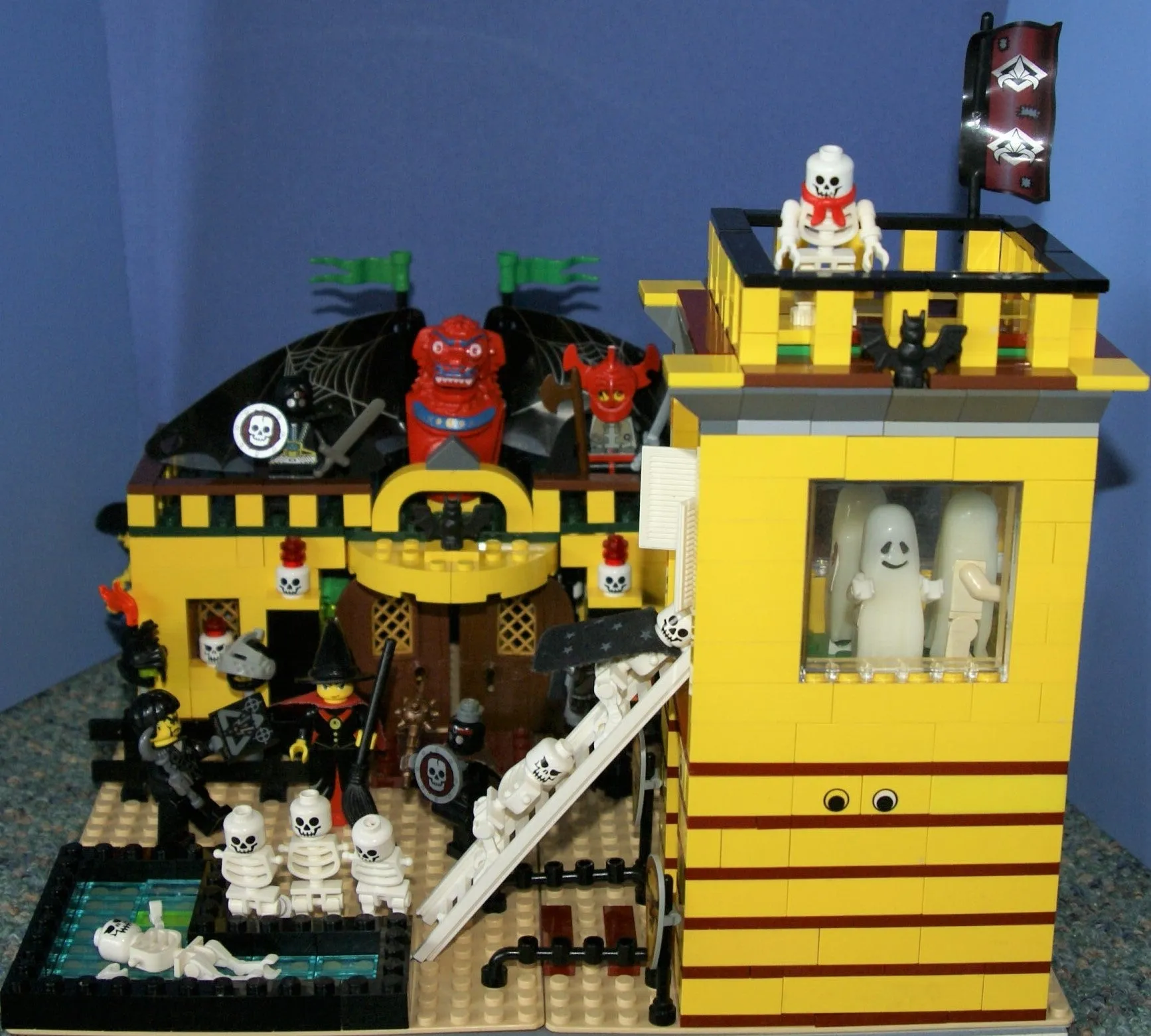 CUSTOM LEGO KIT HALLOWEEN SET: HAUNTED GHOST TOWER, WITCH SHOP, PLAYGROUND, RIDES (1130 pcs). 35 RARE RETIRED MINIFIGURES, 8 ANIMALS: WITCH, GLOW-IN-THE-DARK GHOSTS, HARRY POTTER TEAM, SOLDIERS, SKELETONS, MONSTERS, KNIGHTS ETC...(KIT 14)