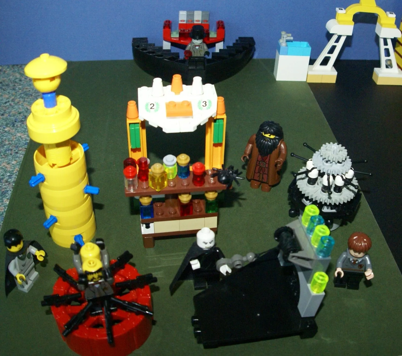 CUSTOM LEGO KIT HALLOWEEN SET: HAUNTED GHOST TOWER, WITCH SHOP, PLAYGROUND, RIDES (1130 pcs). 35 RARE RETIRED MINIFIGURES, 8 ANIMALS: WITCH, GLOW-IN-THE-DARK GHOSTS, HARRY POTTER TEAM, SOLDIERS, SKELETONS, MONSTERS, KNIGHTS ETC...(KIT 14)