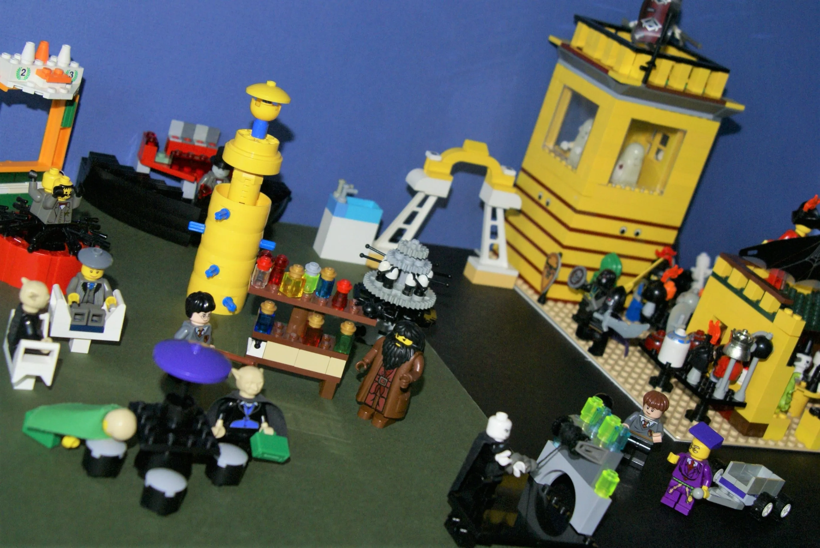 CUSTOM LEGO KIT HALLOWEEN SET: HAUNTED GHOST TOWER, WITCH SHOP, PLAYGROUND, RIDES (1130 pcs). 35 RARE RETIRED MINIFIGURES, 8 ANIMALS: WITCH, GLOW-IN-THE-DARK GHOSTS, HARRY POTTER TEAM, SOLDIERS, SKELETONS, MONSTERS, KNIGHTS ETC...(KIT 14)