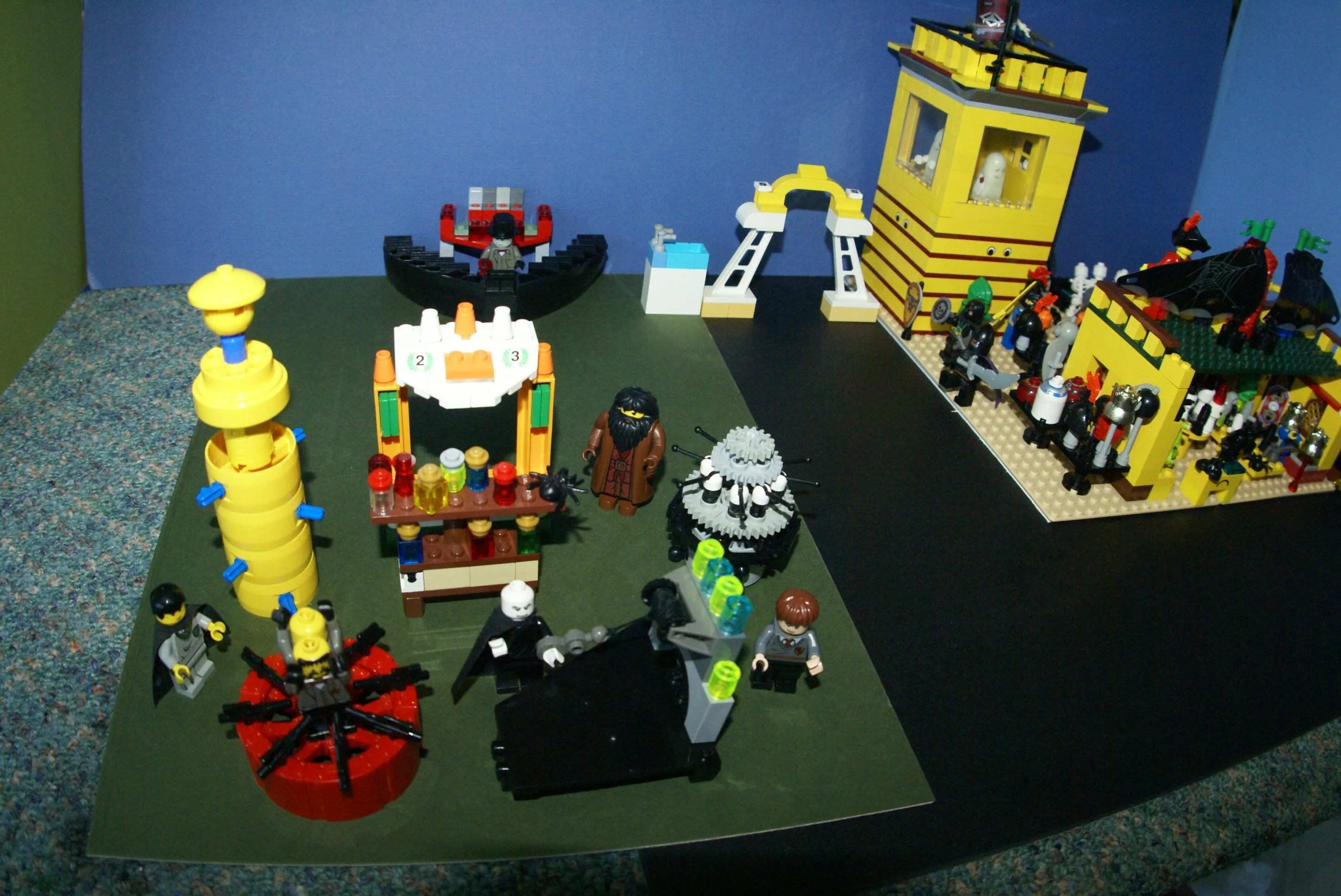 CUSTOM LEGO KIT HALLOWEEN SET: HAUNTED GHOST TOWER, WITCH SHOP, PLAYGROUND, RIDES (1130 pcs). 35 RARE RETIRED MINIFIGURES, 8 ANIMALS: WITCH, GLOW-IN-THE-DARK GHOSTS, HARRY POTTER TEAM, SOLDIERS, SKELETONS, MONSTERS, KNIGHTS ETC...(KIT 14)