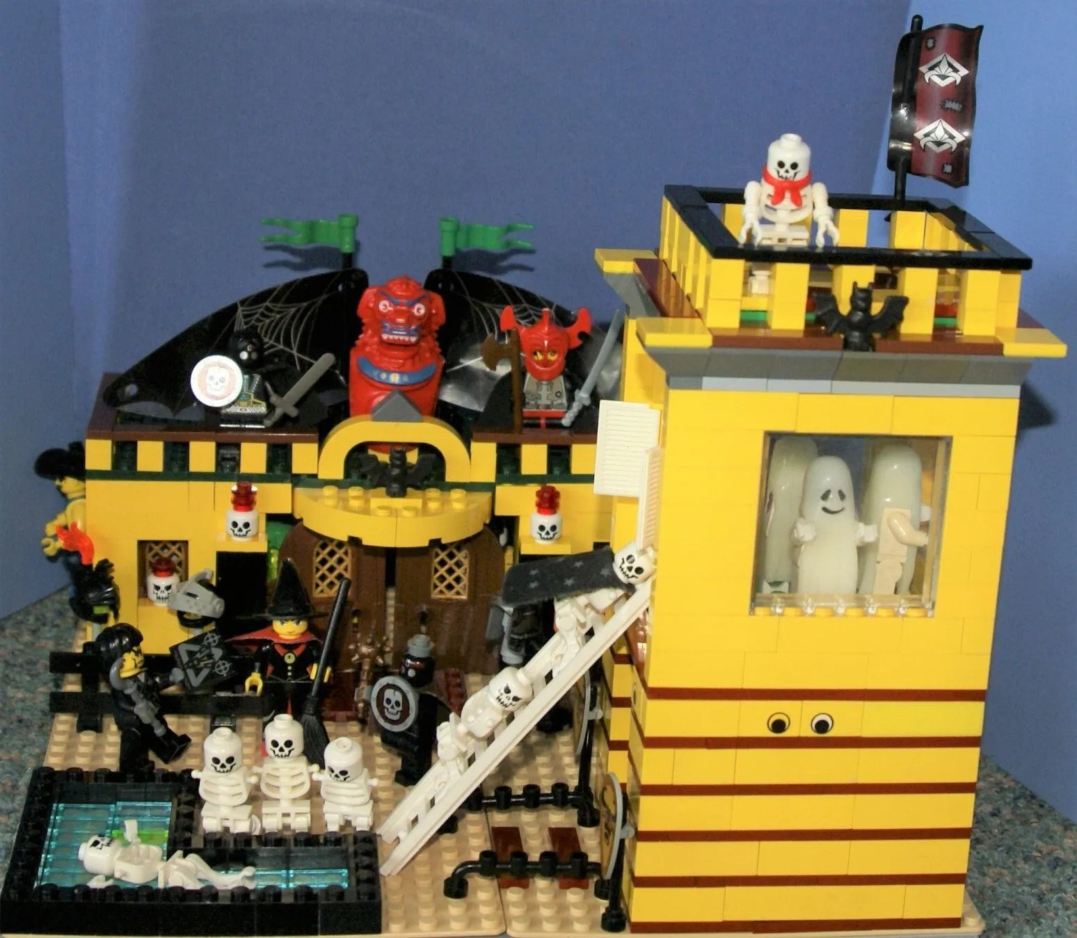 CUSTOM LEGO KIT HALLOWEEN SET: HAUNTED GHOST TOWER, WITCH SHOP, PLAYGROUND, RIDES (1130 pcs). 35 RARE RETIRED MINIFIGURES, 8 ANIMALS: WITCH, GLOW-IN-THE-DARK GHOSTS, HARRY POTTER TEAM, SOLDIERS, SKELETONS, MONSTERS, KNIGHTS ETC...(KIT 14)